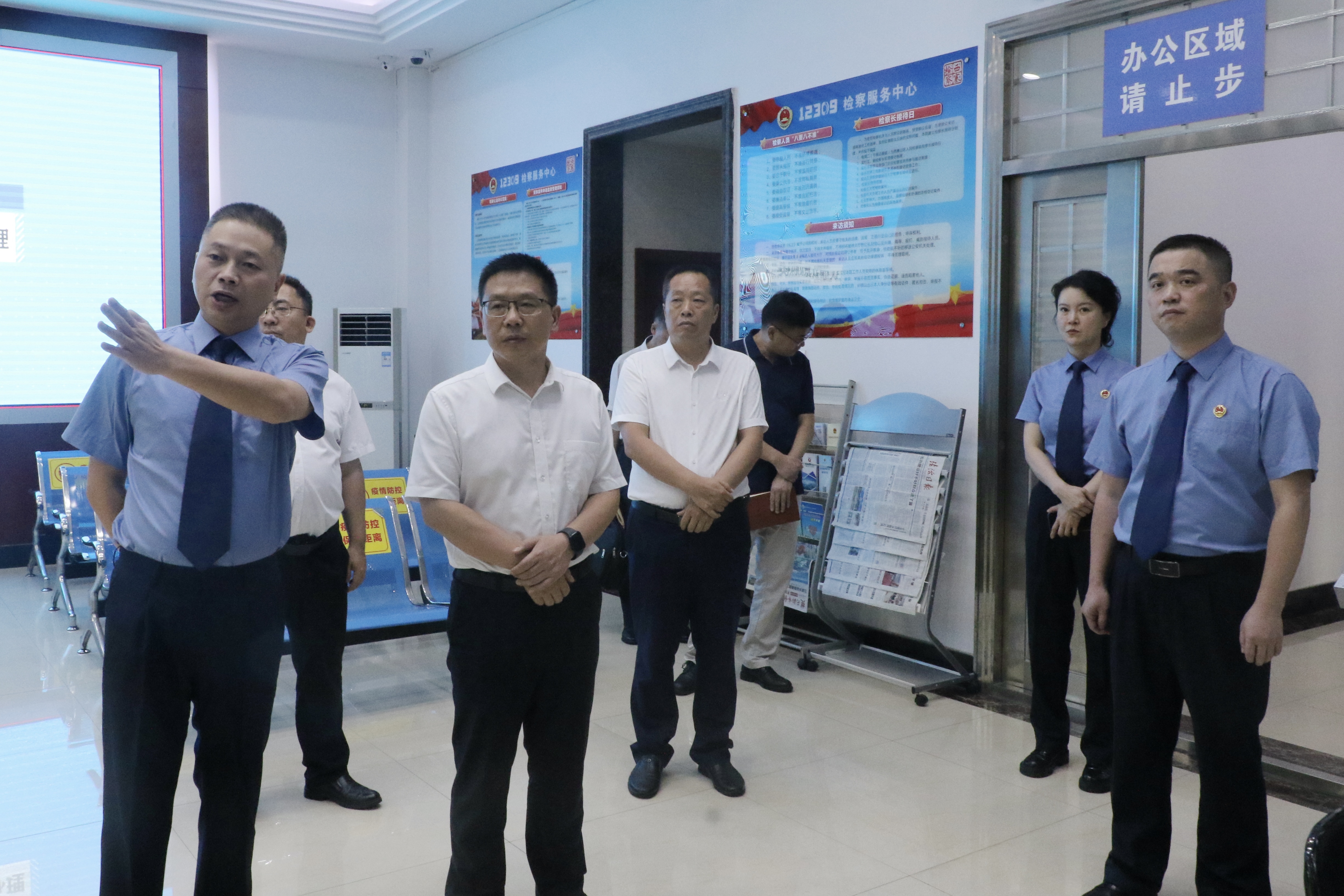 问需一线谋实策 勉励担当启新程——西塞山区委书记黄毕中专题调研区检察院工作